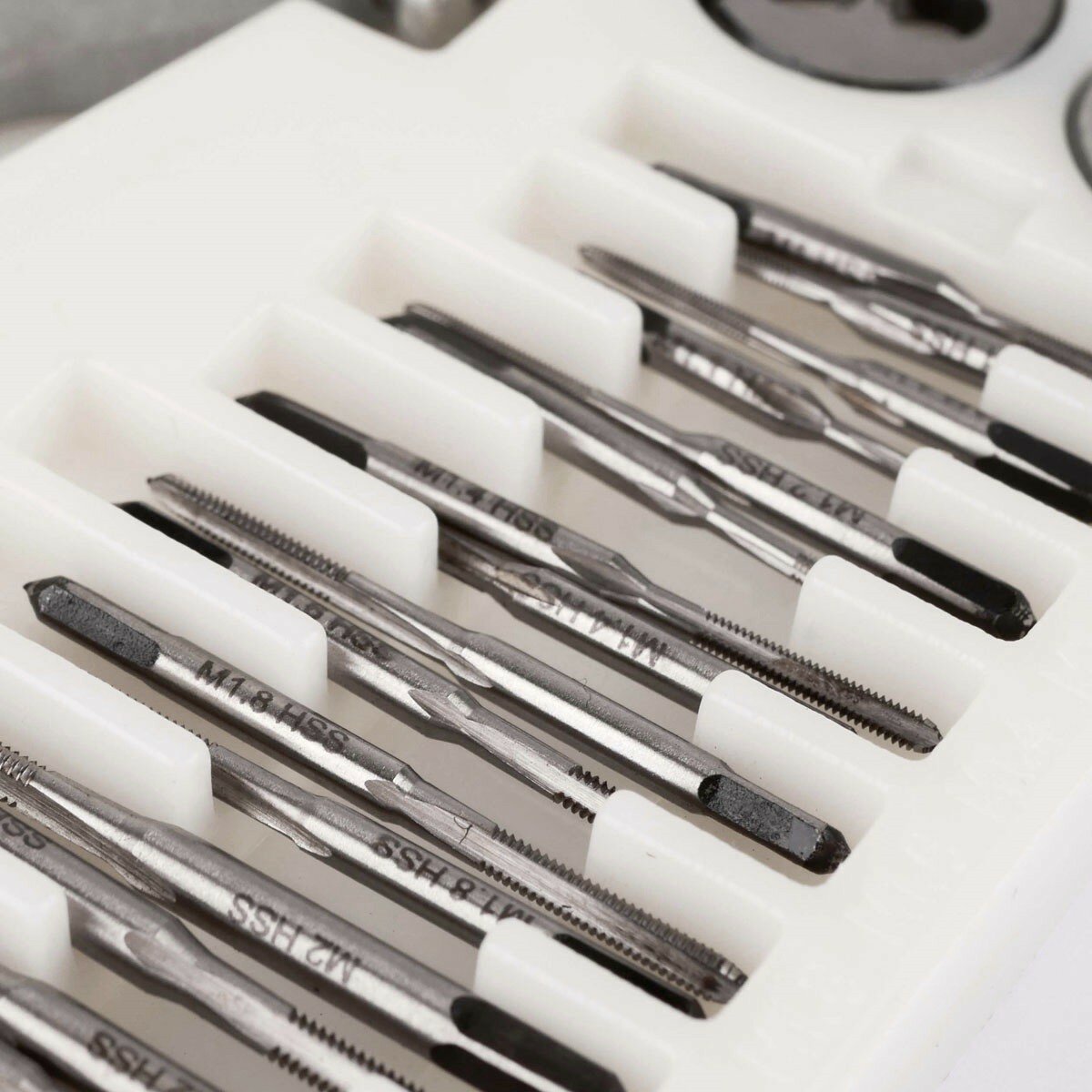 Lot De 14 Tarauds Et Filières Précision 0.7mm à 2mm - Pour Bijouterie, Réparation Montres - Métal Haute Qualité